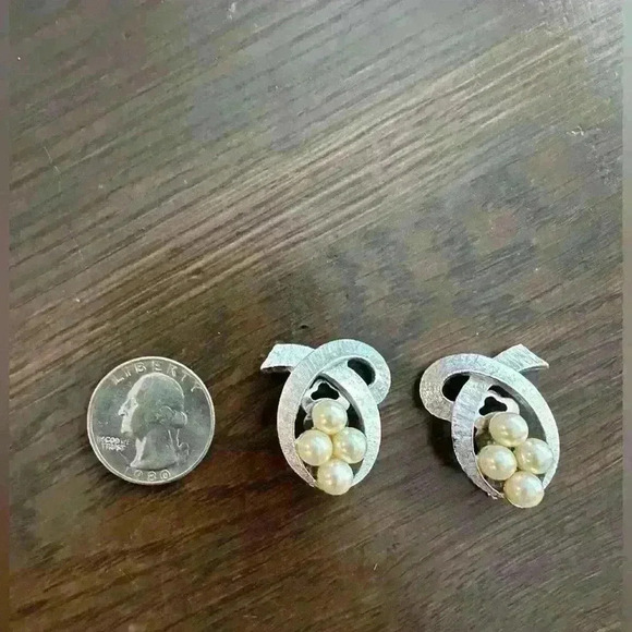 Vintage Silver and Pearl Clip On Earrings - Picture 3 of 3